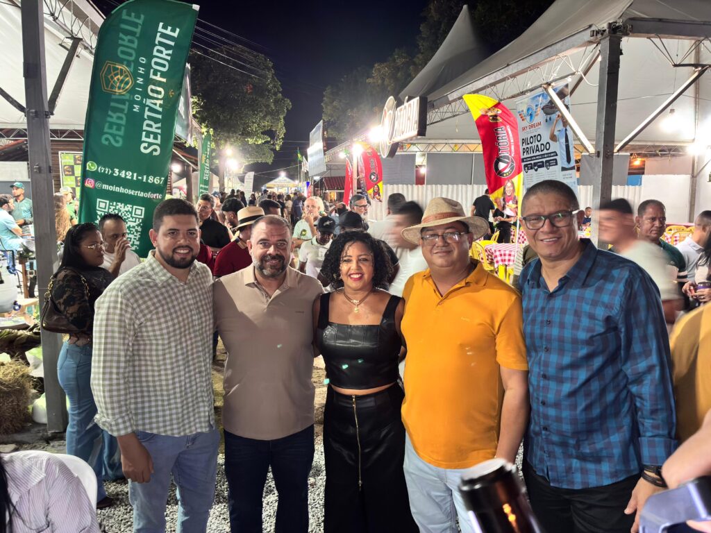 Neto Ferraz celebra sucesso do estande da Câmara na 54ª Exposição Agropecuária de Itapetinga 18 9c777a9f a232 434a 8fbb 97465fef6762 - Portal Sudoeste em Foco
